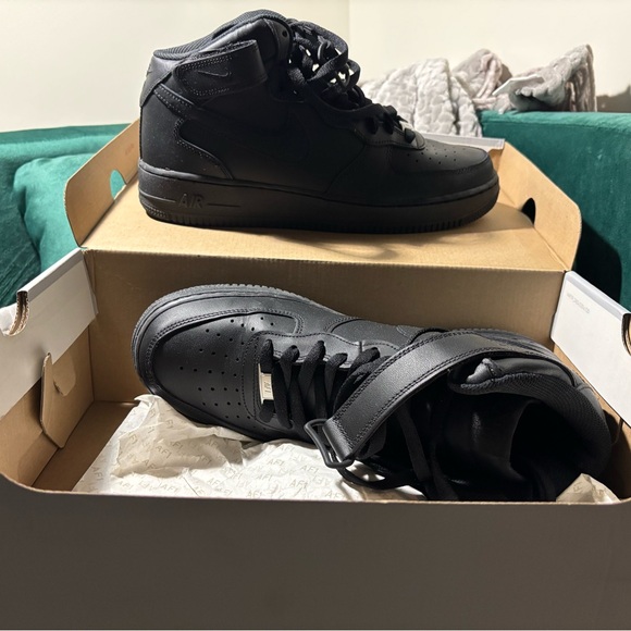 Air Force 1 MID ‘07 - Size 10.5 Mens - NWB - Picture 7 of 7